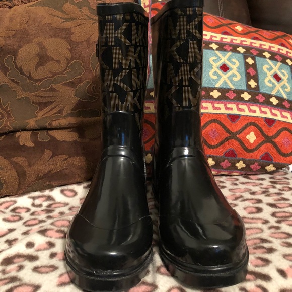 Michael Kors Rain Boots FINAL PRICE - Picture 3 of 6